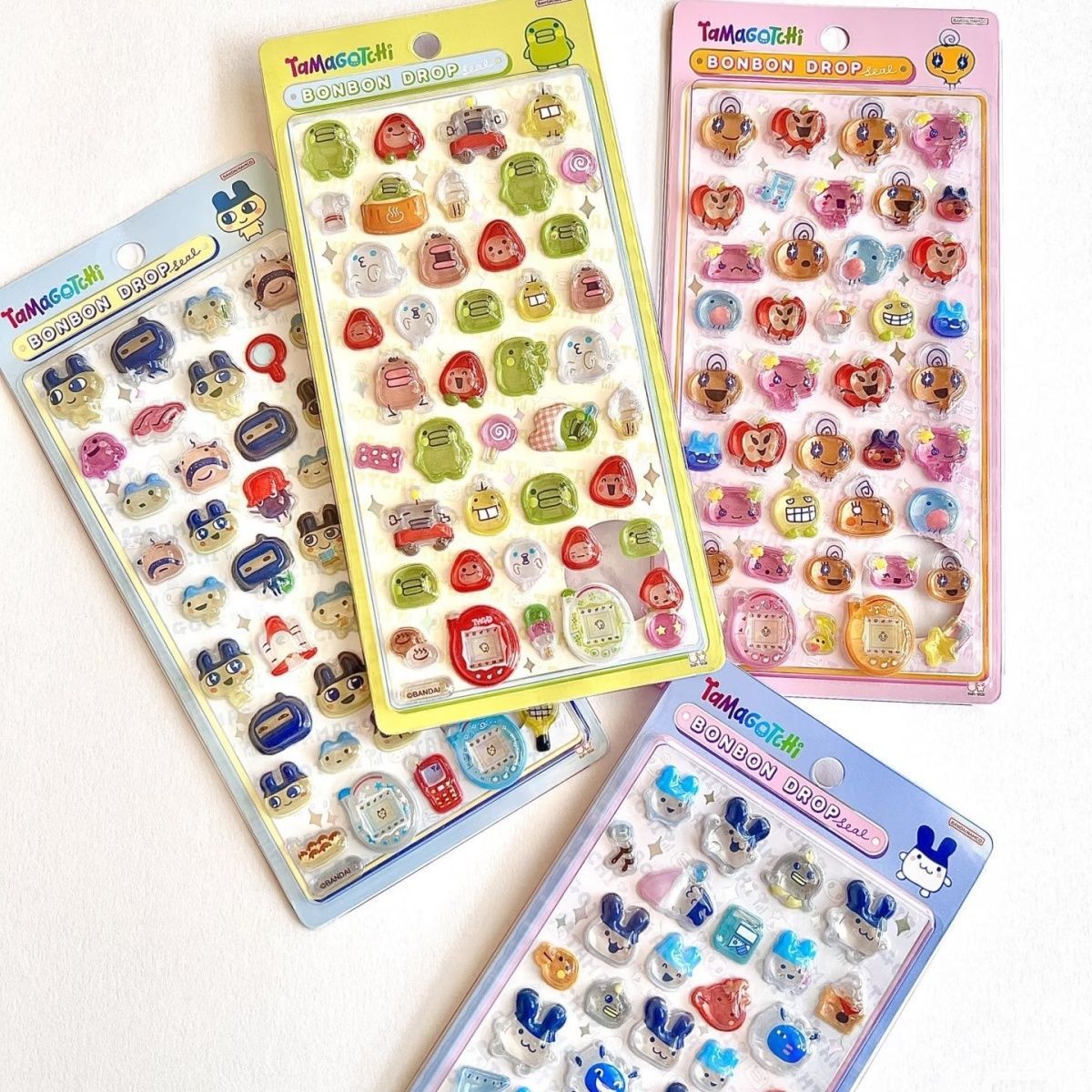 Bandai Model Tamagotchi - สติกเกอร์ 3D ทามาก็อตจิ - สติกเกอร์การ์ตูนน่ารักหลากสี เหมาะสำหรับตกแต่ง